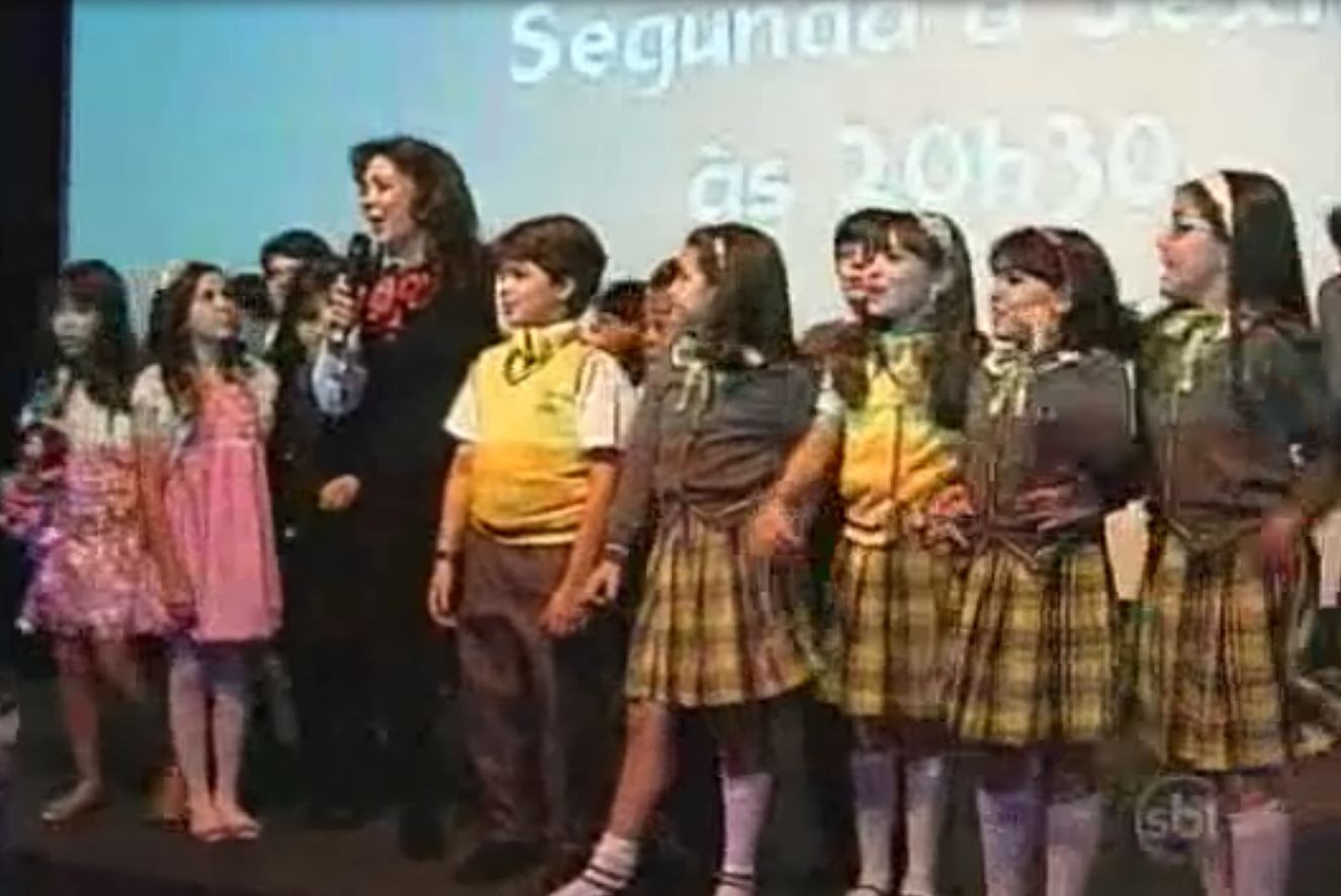 Elenco de Carrossel se re�ne para assistir � estreia da novela
